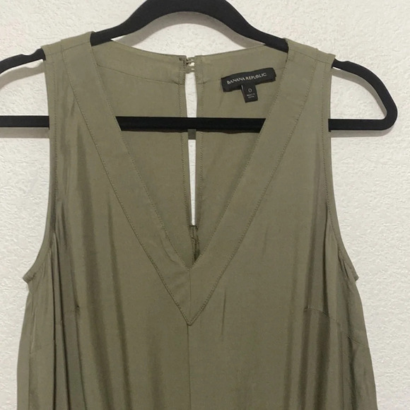 Banana Republic Jolie V-Neck Olive Romper Jumpsuit Size 0 - Picture 3 of 7